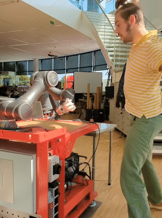 ball juggling with human and Techman cobot
